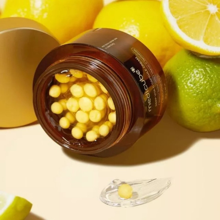 ماسک کرم کپسولی صورت مدی کیوب مدل Deep Vita C حجم 55 میلیلیتر مناسب انواع پوست با خاصیت آبرسانی، درخشانکننده، ضد چروک، ترمیمکننده و کوچککننده منافذ باز پوست